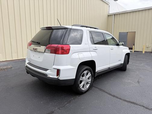 White 2017 GMC Terrain SLE-2
