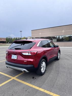 Red 2020 Ford Escape SE