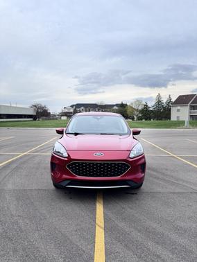 Red 2020 Ford Escape SE