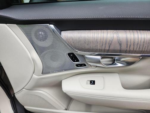 Gray 2024 Volvo V90 Cross Country Ultimate