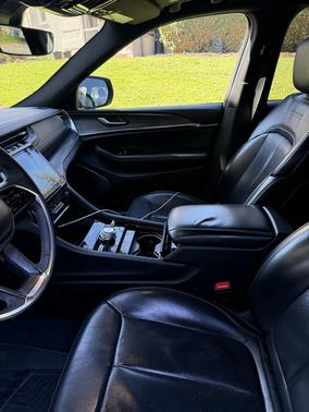 White 2023 Jeep Grand Cherokee Overland