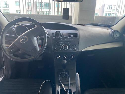 Gray 2013 Mazda Mazda3 i SV