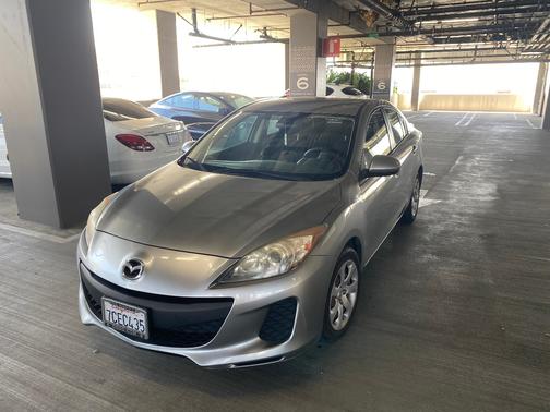 Gray 2013 Mazda Mazda3 i SV