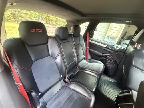 2016 Porsche Cayenne Cayenne GTS