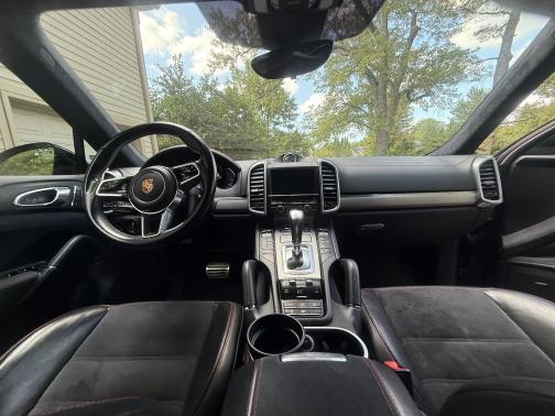 2016 Porsche Cayenne Cayenne GTS