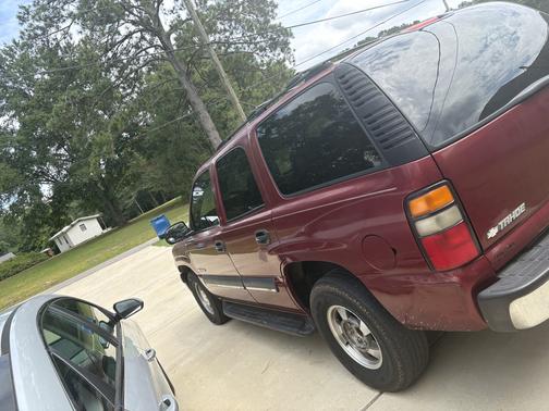 Red 2003 Chevrolet Tahoe LS