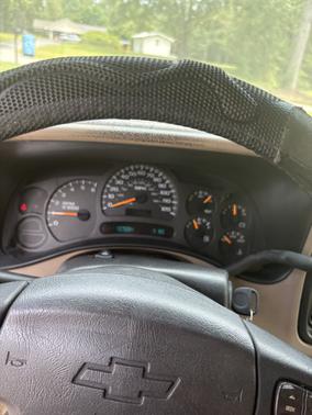 Red 2003 Chevrolet Tahoe LS