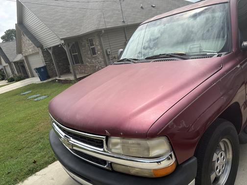 Red 2003 Chevrolet Tahoe LS