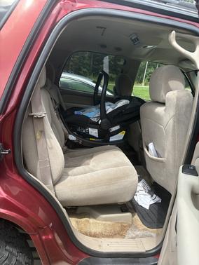 Red 2003 Chevrolet Tahoe LS