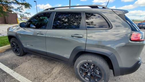 Gray 2019 Jeep Cherokee Trailhawk