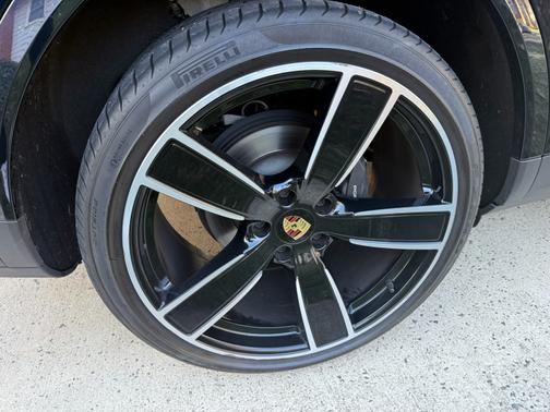 2023 Porsche Cayenne Platinum Edition Coupe AWD