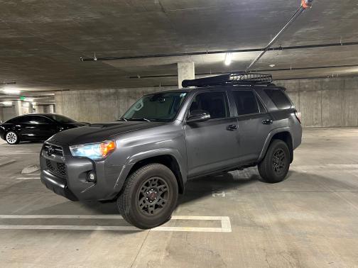 Photo 2 of 7 of 2021 Toyota 4Runner Venture