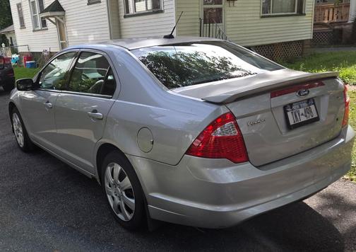 Gray 2010 Ford Fusion SE