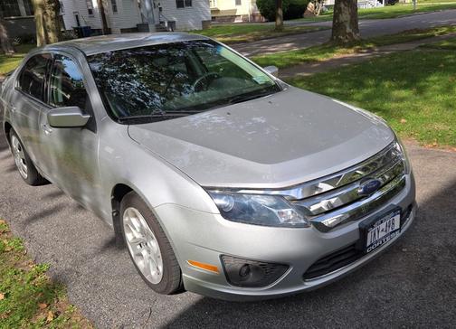 Gray 2010 Ford Fusion SE