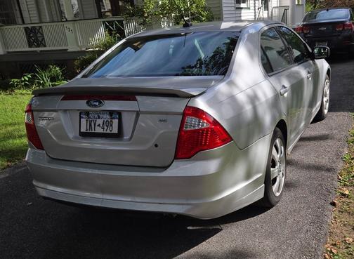 Gray 2010 Ford Fusion SE