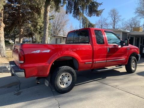 Red 1999 Ford F-250 XL SuperCab Super Duty
