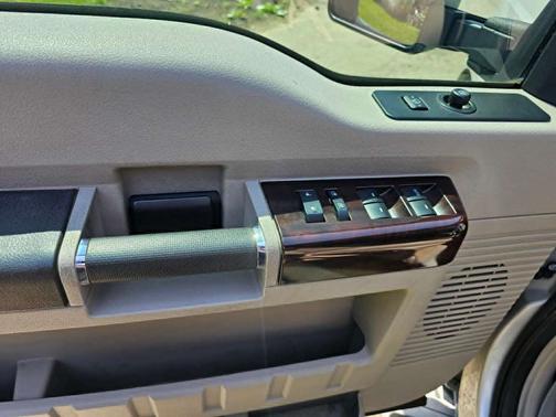 Silver 2008 Ford F-350 Lariat Crew Cab Super Duty