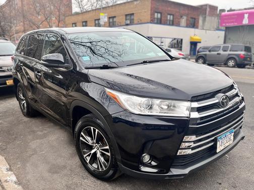Black 2019 Toyota Highlander LE Plus