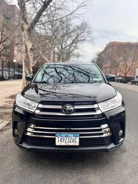 Black 2019 Toyota Highlander LE Plus