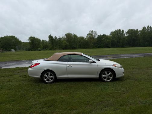 White 2006 Toyota Camry Solara SLE V6