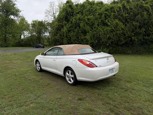 White 2006 Toyota Camry Solara SLE V6
