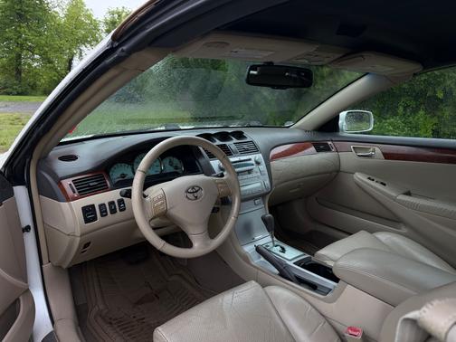 White 2006 Toyota Camry Solara SLE V6