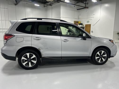 Silver 2017 Subaru Forester 2.5i Premium