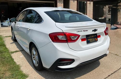 White 2018 Chevrolet Cruze LT