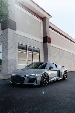 Gray 2020 Audi R8 5.2 V10 performance