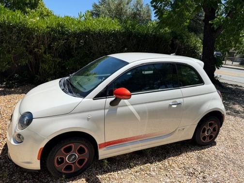 White 2018 FIAT 500e Battery Electric
