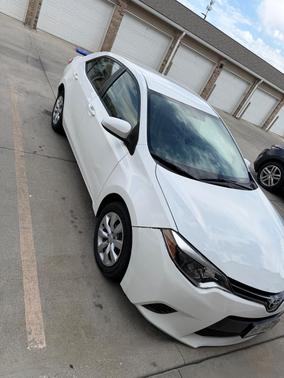 White 2016 Toyota Corolla LE