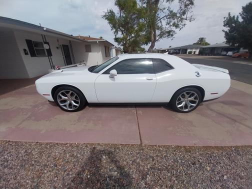 White 2016 Dodge Challenger SXT