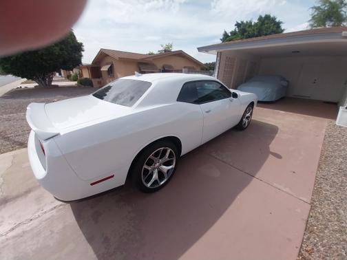 White 2016 Dodge Challenger SXT