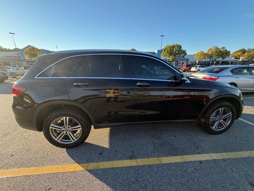 Black 2022 Mercedes-Benz GLC 300 4MATIC