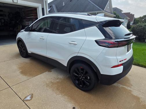 White 2023 Chevrolet Bolt EUV LT