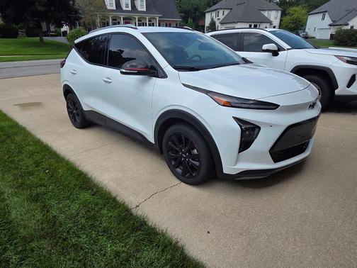 White 2023 Chevrolet Bolt EUV LT