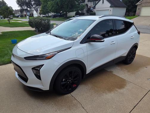 White 2023 Chevrolet Bolt EUV LT