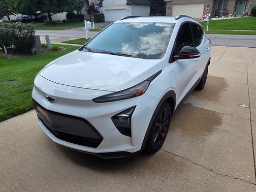 White 2023 Chevrolet Bolt EUV LT