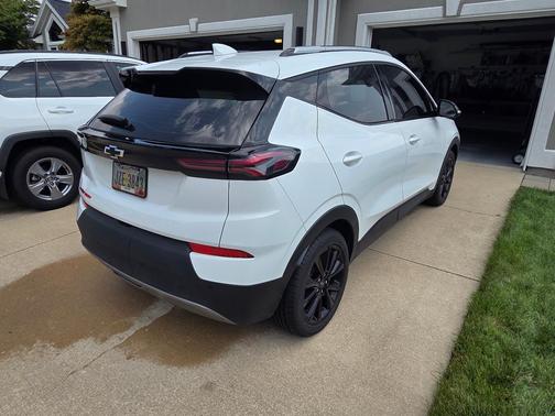 White 2023 Chevrolet Bolt EUV LT