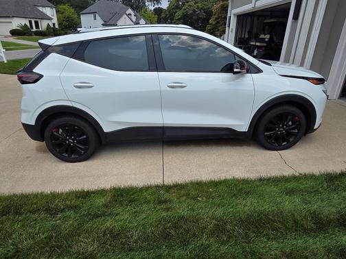 White 2023 Chevrolet Bolt EUV LT