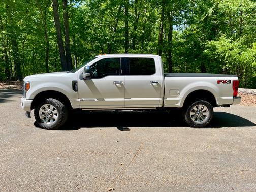 White 2019 Ford F-250 Platinum