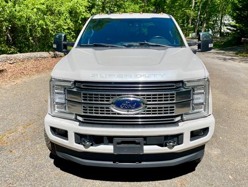 White 2019 Ford F-250 Platinum