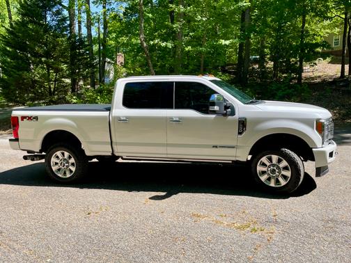 White 2019 Ford F-250 Platinum