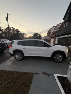 2024 GMC Acadia Elevation