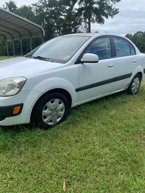 White 2009 Kia Rio LX