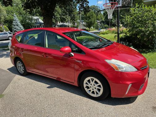2014 Toyota Prius v Two
