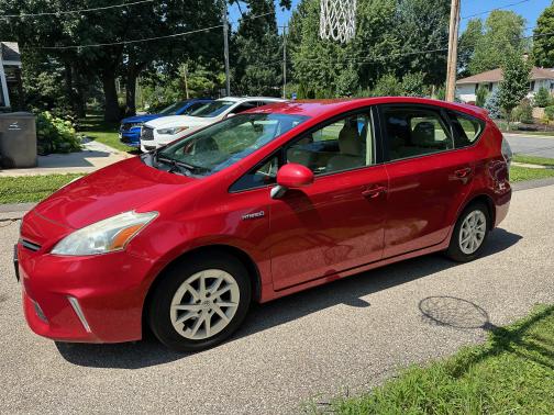 2014 Toyota Prius v Two