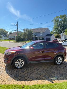 Red 2019 Hyundai TUCSON SE