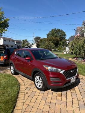Red 2019 Hyundai TUCSON SE