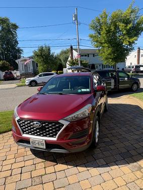 Red 2019 Hyundai TUCSON SE